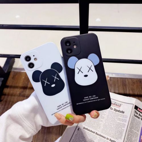 KAWS iphone12 12promax携帯ケース